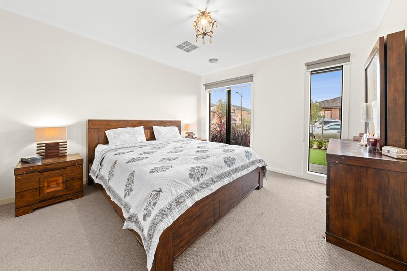 Photo - 5 Webber Drive, Deanside VIC 3336 - Image 11