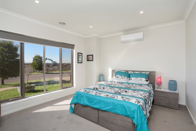 Photo - 5 Welland Road, Melton South VIC 3338 - Image 6