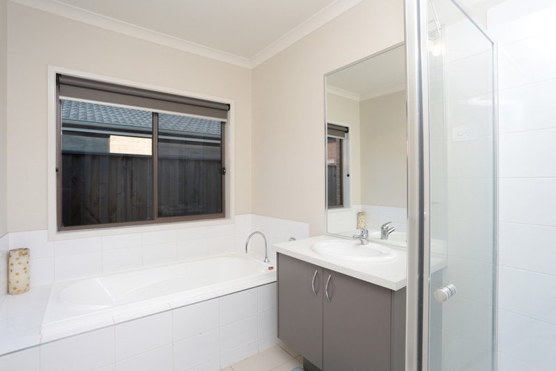 Photo - 5 Welland Road, Melton South VIC 3338 - Image 9