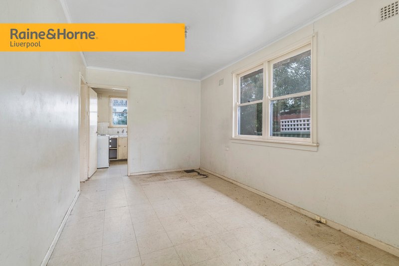 Photo - 5 Wendouree Street, Busby NSW 2168 - Image 5