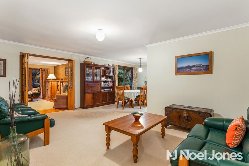 Photo - 5 Whistlewood Close, Doncaster East VIC 3109 - Image 4