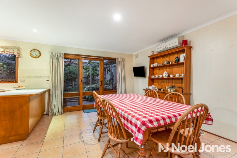 Photo - 5 Whistlewood Close, Doncaster East VIC 3109 - Image 6