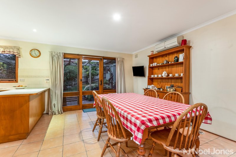 Photo - 5 Whistlewood Close, Doncaster East VIC 3109 - Image 4