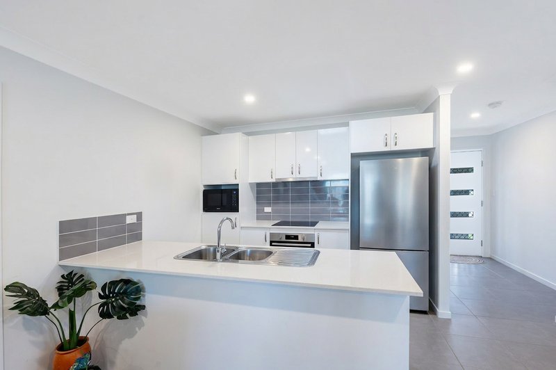 Photo - 5 Whitehaven Street, Burpengary QLD 4505 - Image 6