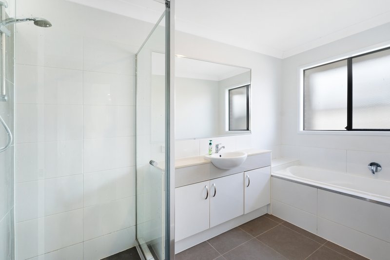 Photo - 5 Whitehaven Street, Burpengary QLD 4505 - Image 11