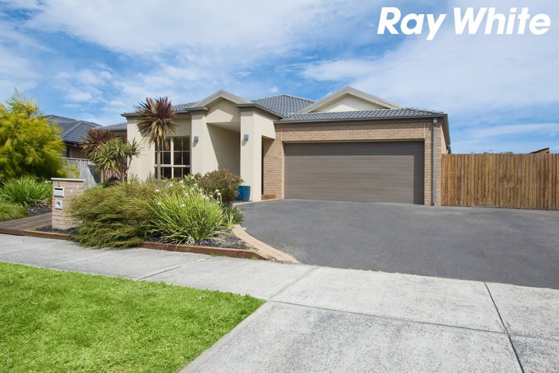 Photo - 5 Whiteley Way, Pakenham VIC 3810 - Image 2