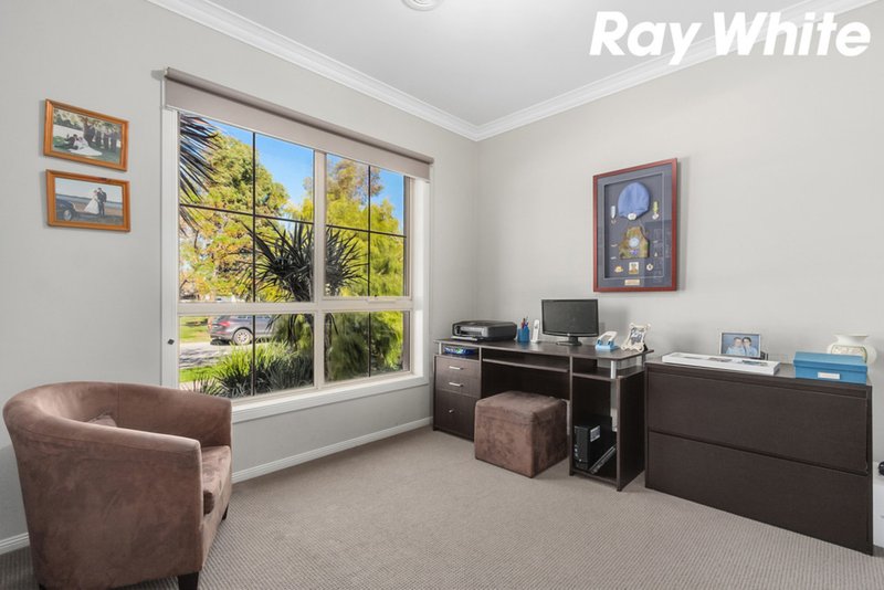 Photo - 5 Whiteley Way, Pakenham VIC 3810 - Image 5