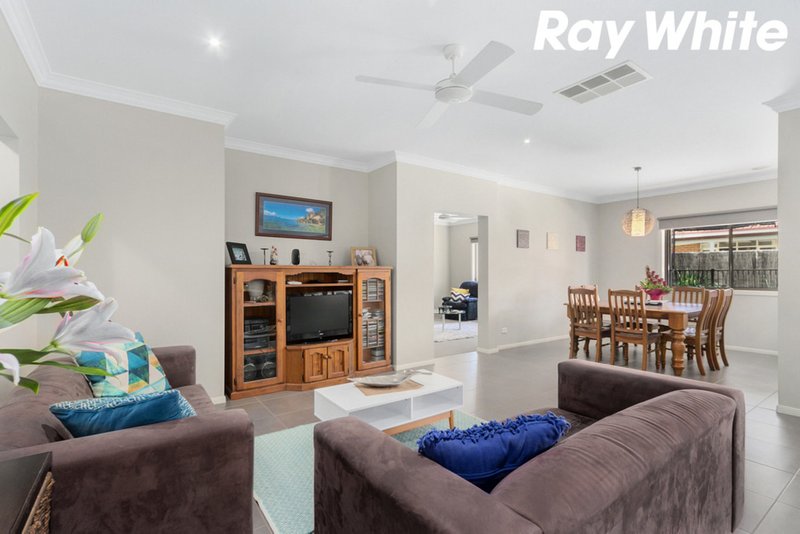 Photo - 5 Whiteley Way, Pakenham VIC 3810 - Image 10