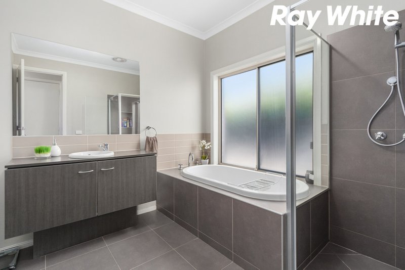 Photo - 5 Whiteley Way, Pakenham VIC 3810 - Image 16