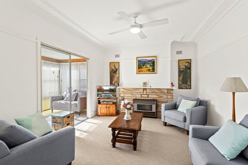 Photo - 5 William Avenue, Warilla NSW 2528 - Image 3