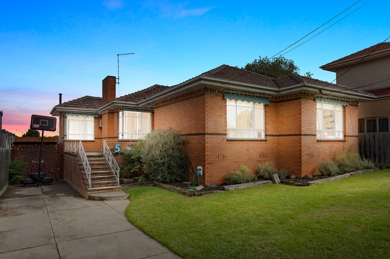 Photo - 5 William Street, Moorabbin VIC 3189 - Image 1