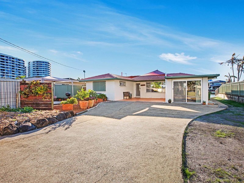 Photo - 5 Willow Street, Biggera Waters QLD 4216 - Image 3