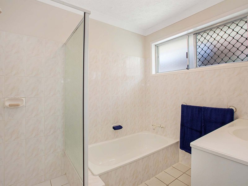 Photo - 5 Willow Street, Biggera Waters QLD 4216 - Image 10