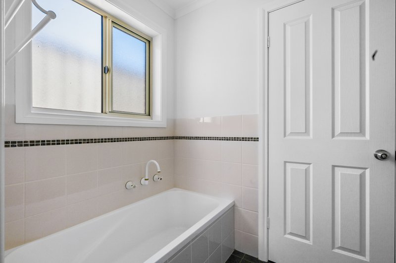 Photo - 5 Willowbark Crescent, Murray Bridge SA 5253 - Image 8