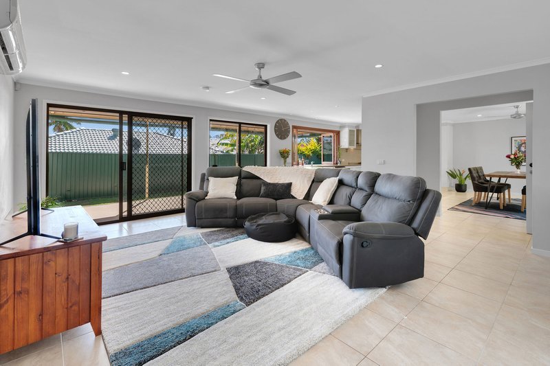 Photo - 5 Wilmot Place, Helensvale QLD 4212 - Image 8