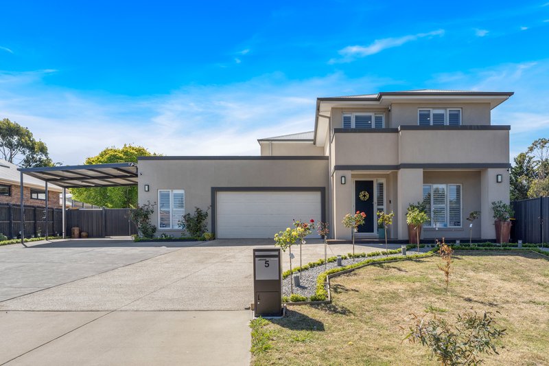 5 Wilson Place, Gisborne VIC 3437