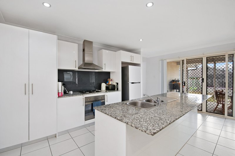 Photo - 5 Wilton Court, Morayfield QLD 4506 - Image 2