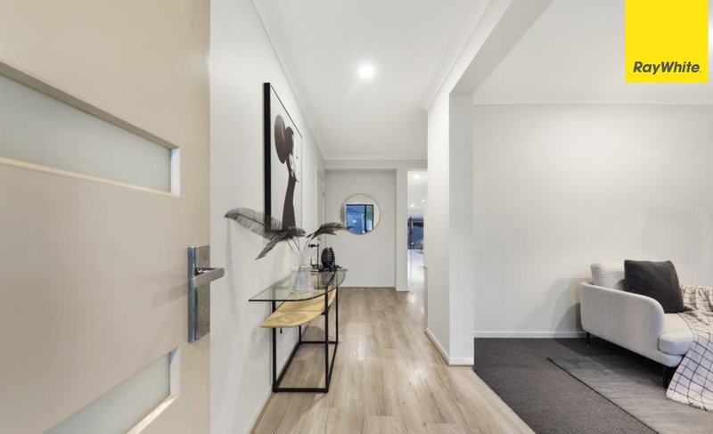 Photo - 5 Wimbledon Boulevard, Strathtulloh VIC 3338 - Image 2