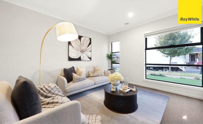 Photo - 5 Wimbledon Boulevard, Strathtulloh VIC 3338 - Image 3
