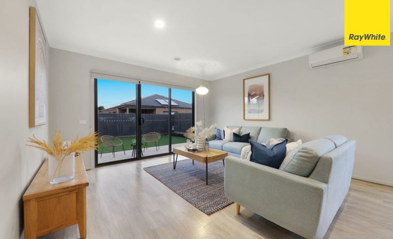 Photo - 5 Wimbledon Boulevard, Strathtulloh VIC 3338 - Image 5