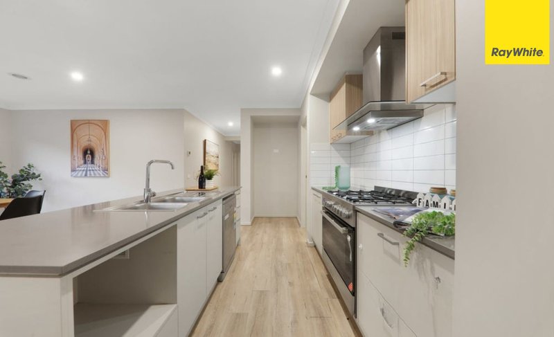 Photo - 5 Wimbledon Boulevard, Strathtulloh VIC 3338 - Image 10