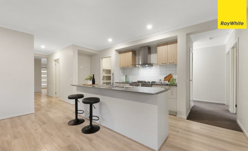 Photo - 5 Wimbledon Boulevard, Strathtulloh VIC 3338 - Image 11