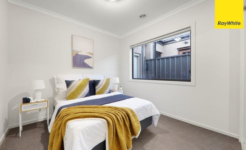 Photo - 5 Wimbledon Boulevard, Strathtulloh VIC 3338 - Image 15