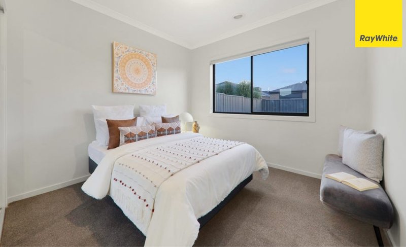 Photo - 5 Wimbledon Boulevard, Strathtulloh VIC 3338 - Image 16