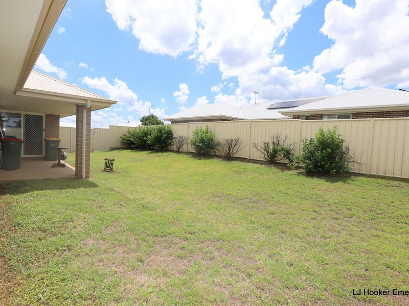 Photo - 5 Windermere Street, Emerald QLD 4720 - Image 15