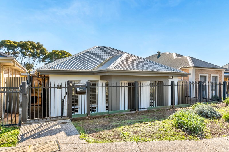 Photo - 5 Woodhaven Walk, Blakeview SA 5114 - Image 2