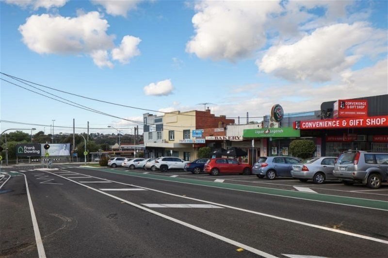 Photo - 5 Woodland Street, Essendon VIC 3040 - Image 3