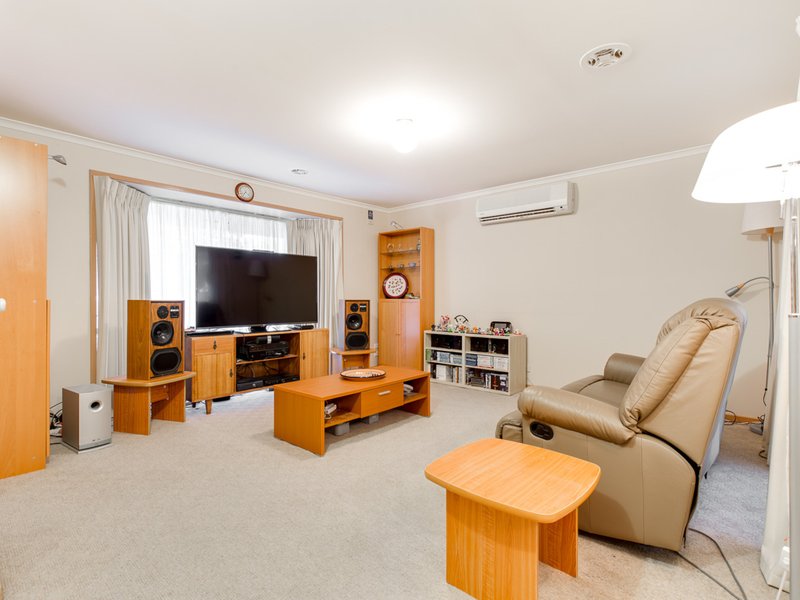 Photo - 5 Woodside Court, Werribee VIC 3030 - Image 2