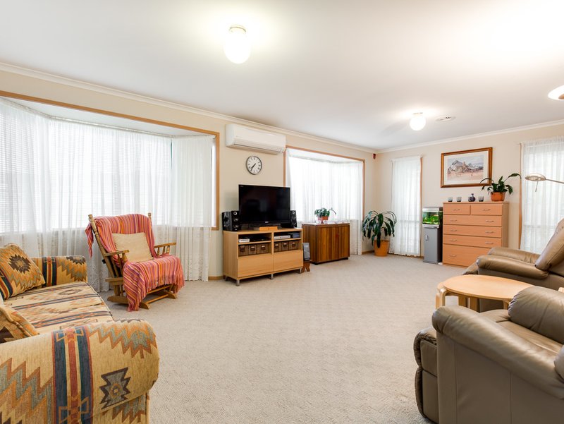 Photo - 5 Woodside Court, Werribee VIC 3030 - Image 7