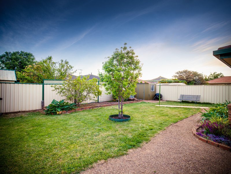 Photo - 5 Woodside Court, Werribee VIC 3030 - Image 13