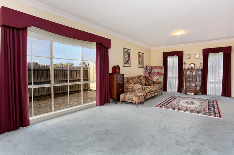 Photo - 5 Wrigley Crescent, Roxburgh Park VIC 3064 - Image 2