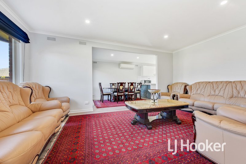 Photo - 5 Wycombe Rise, Hampton Park VIC 3976 - Image 3