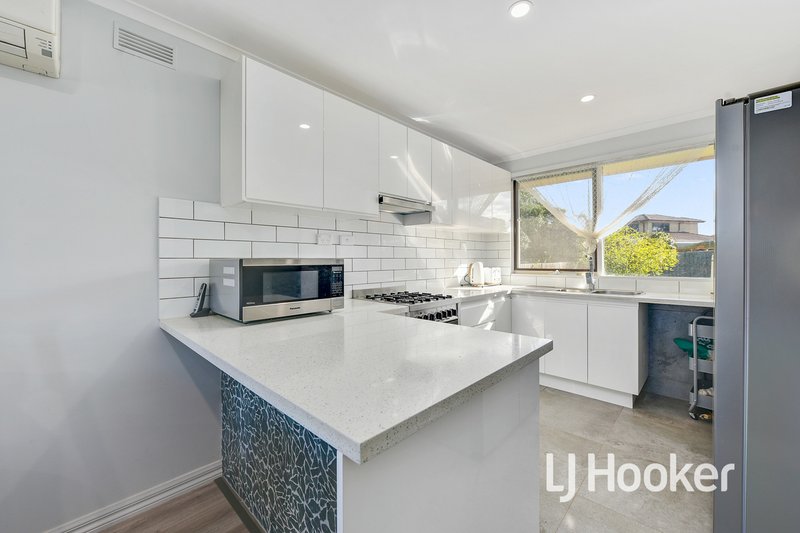 Photo - 5 Wycombe Rise, Hampton Park VIC 3976 - Image 4