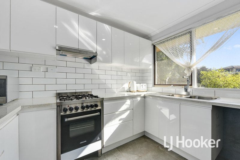 Photo - 5 Wycombe Rise, Hampton Park VIC 3976 - Image 6