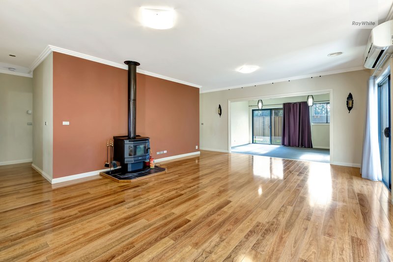 Photo - 5 Wyndcliffe Way, Roxburgh Park VIC 3064 - Image 4