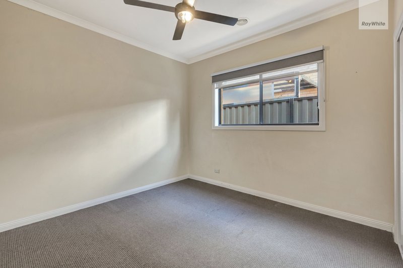 Photo - 5 Wyndcliffe Way, Roxburgh Park VIC 3064 - Image 9