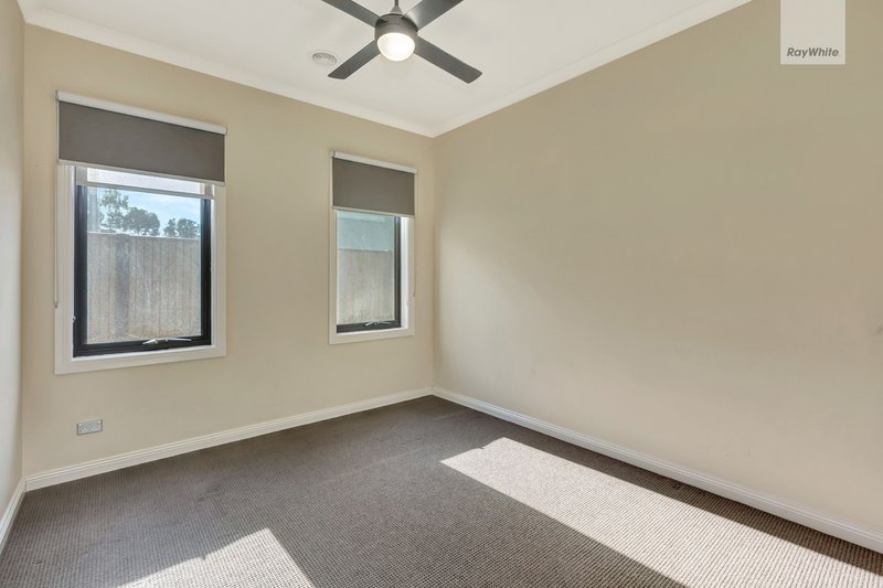 Photo - 5 Wyndcliffe Way, Roxburgh Park VIC 3064 - Image 12