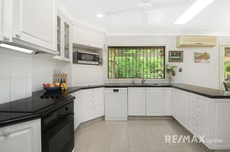 Photo - 5 Wynyard Street, Indooroopilly QLD 4068 - Image 4