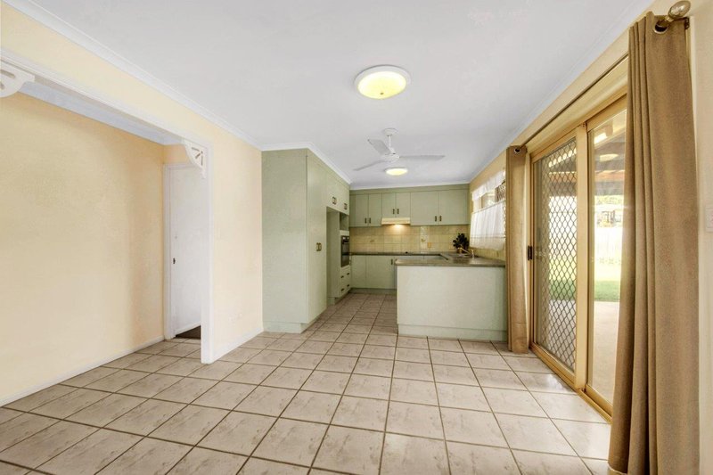 Photo - 5 Yaldara Crescent, New Auckland QLD 4680 - Image 4