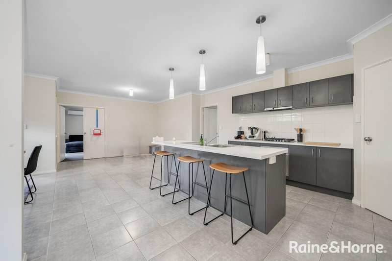 Photo - 5 Yarwood Nook, Aveley WA 6069 - Image 2