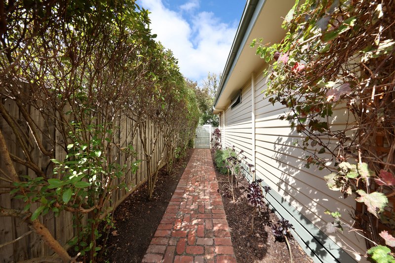 Photo - 5 Yawla Street, Bentleigh VIC 3204 - Image 9