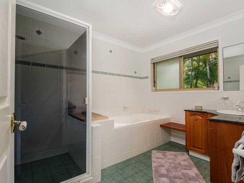 Photo - 5 Yowani Street, Robina QLD 4226 - Image 18