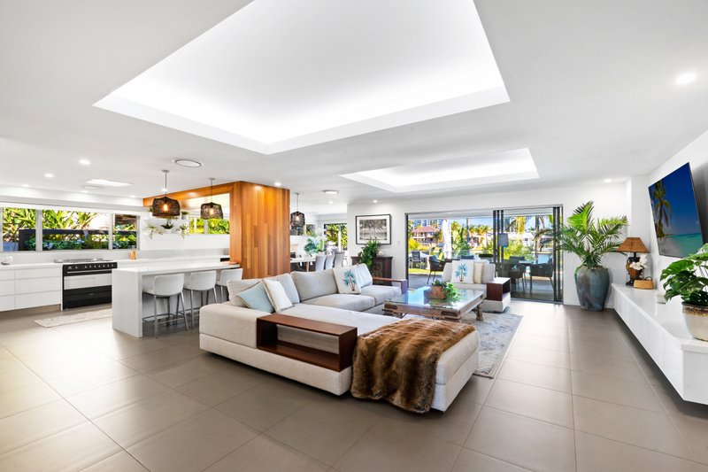 Photo - 5 Yunga Court, Broadbeach Waters QLD 4218 - Image 2