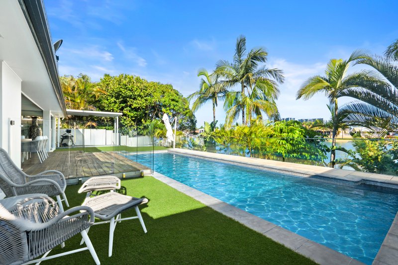 Photo - 5 Yunga Court, Broadbeach Waters QLD 4218 - Image 8