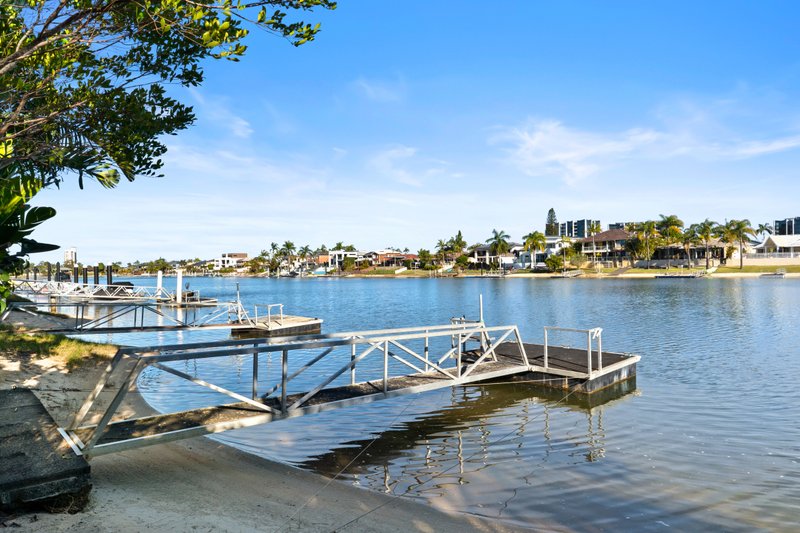 Photo - 5 Yunga Court, Broadbeach Waters QLD 4218 - Image 10