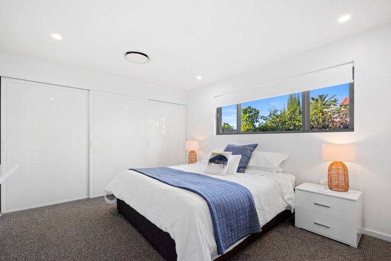 Photo - 5 Yunga Court, Broadbeach Waters QLD 4218 - Image 14